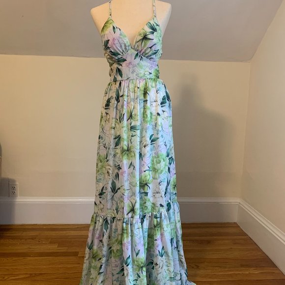 New Stunning Flowy Floral Dress - Picture 1 of 5